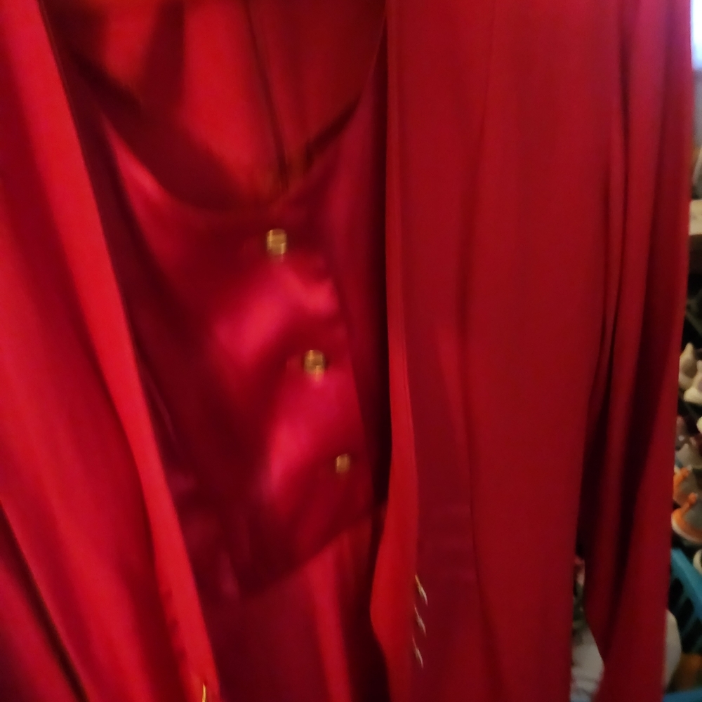 Red dress - Picture 2 of 8